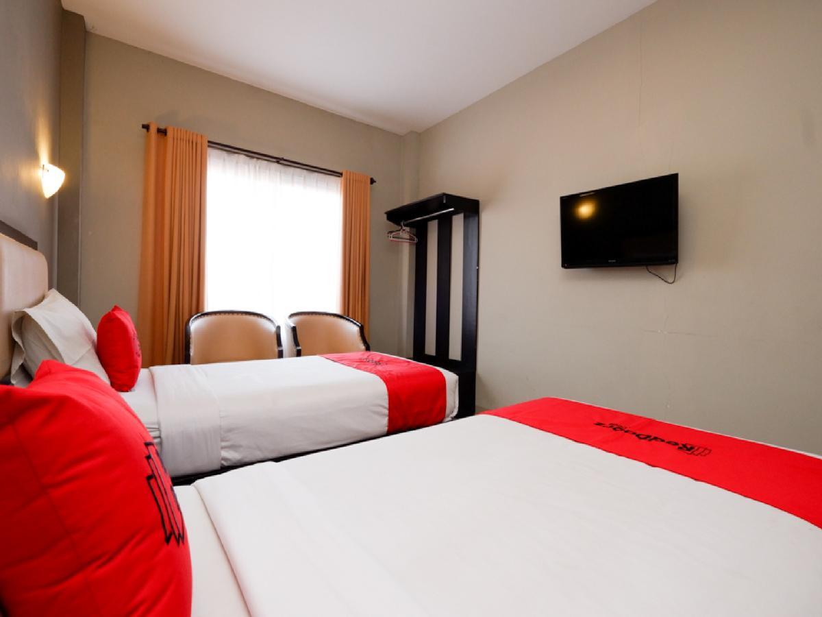 Reddoorz Plus @ Singosari Raya Semarang Exteriör bild