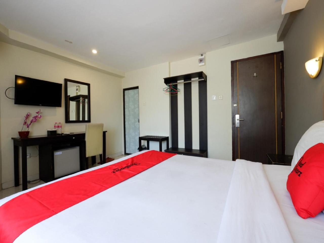 Reddoorz Plus @ Singosari Raya Semarang Exteriör bild